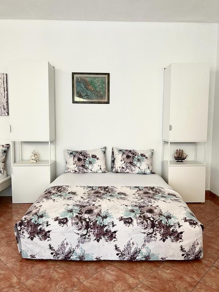 Pansion Ivana Baska Voda Luaran gambar